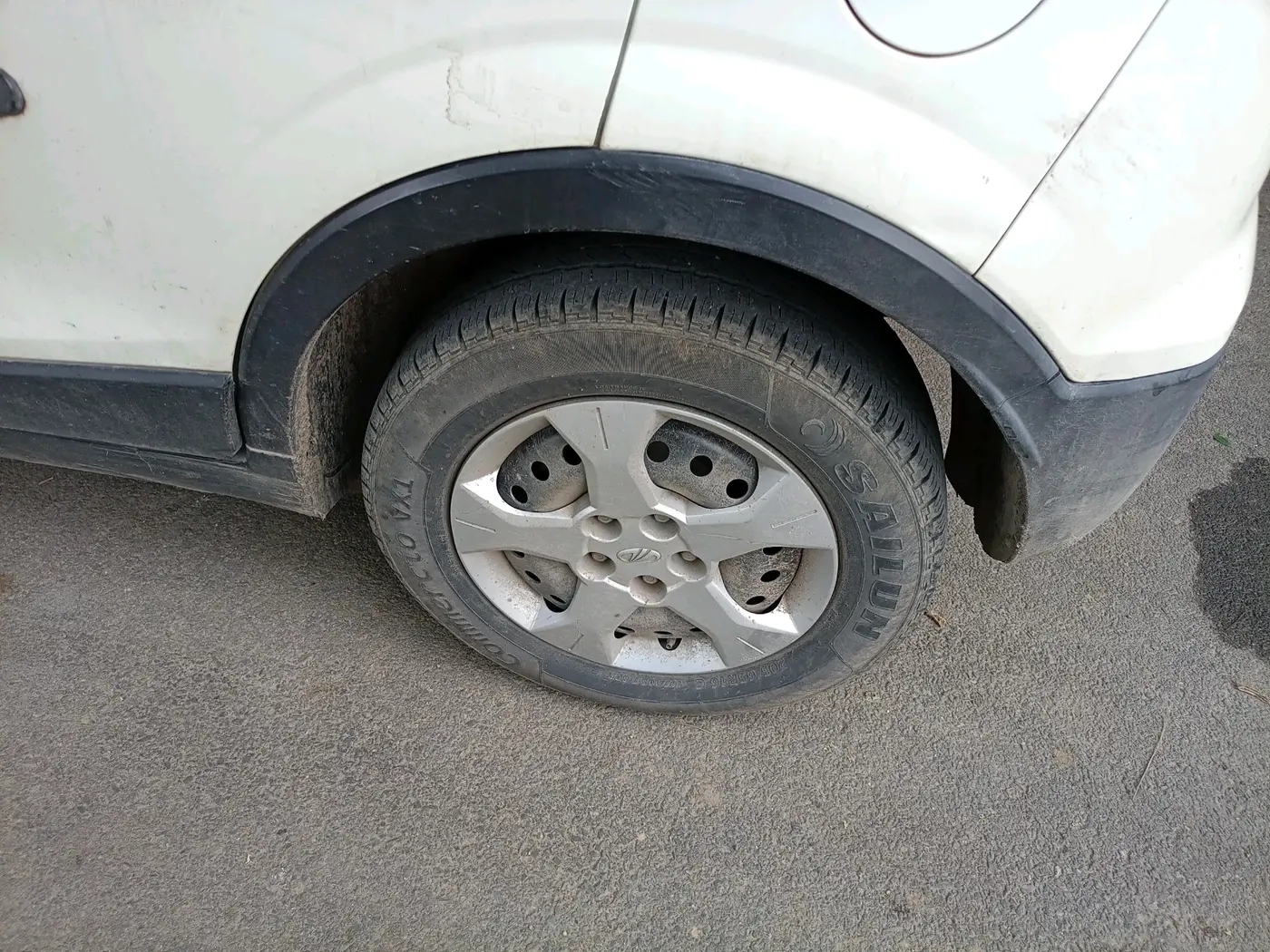2019 Mahindra XUV300 W6 1.2 PETROL, Petrol, Manual, 93,885 km, tyre