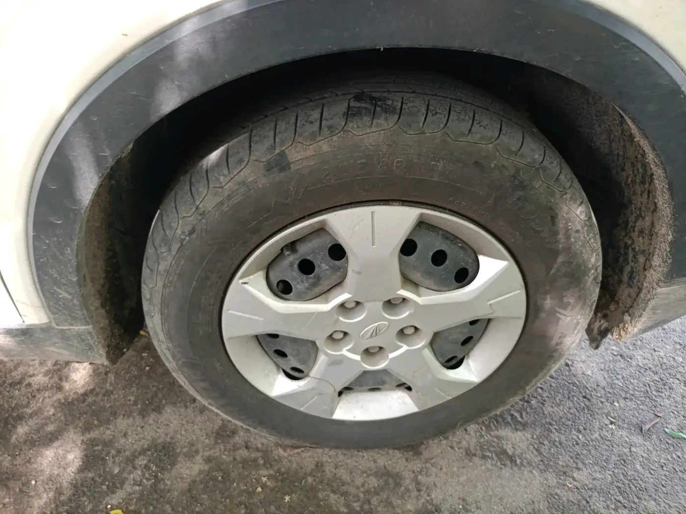 2019 Mahindra XUV300 W6 1.2 PETROL, Petrol, Manual, 93,885 km, tyre