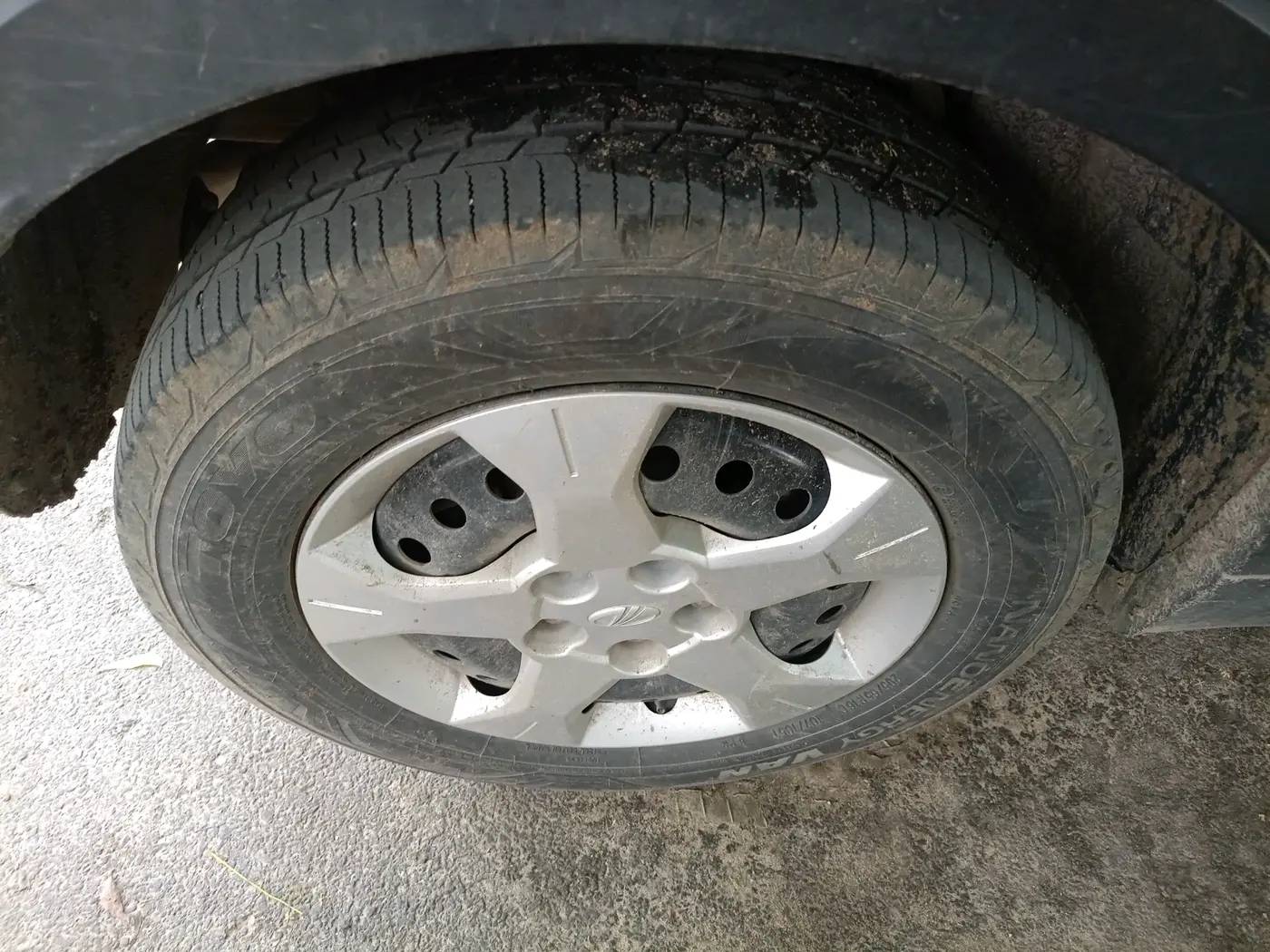 2019 Mahindra XUV300 W6 1.2 PETROL, Petrol, Manual, 93,885 km, tyre