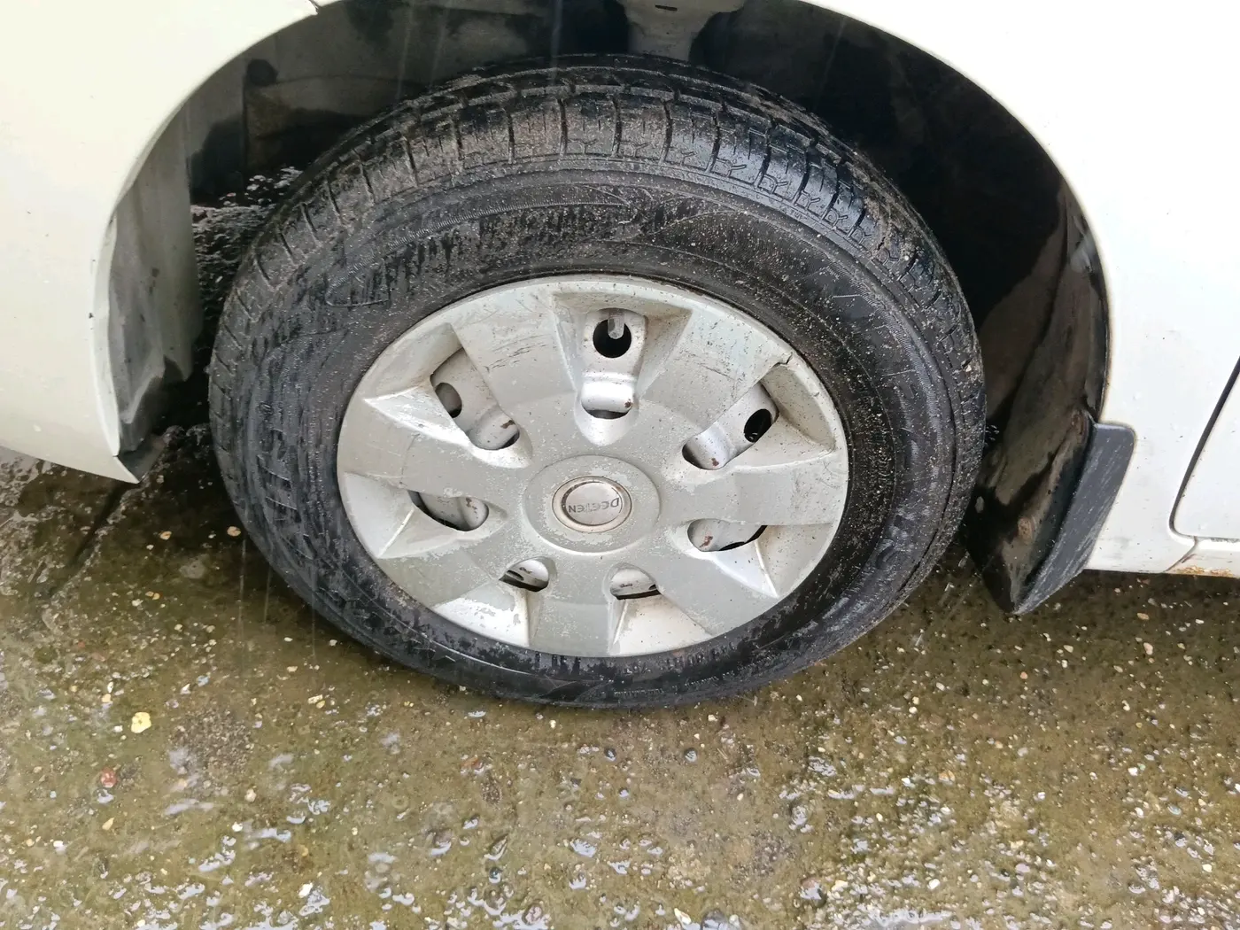 2013 Maruti Wagon R 1.0 LXI CNG, CNG, Manual, 91,437 km, tyre