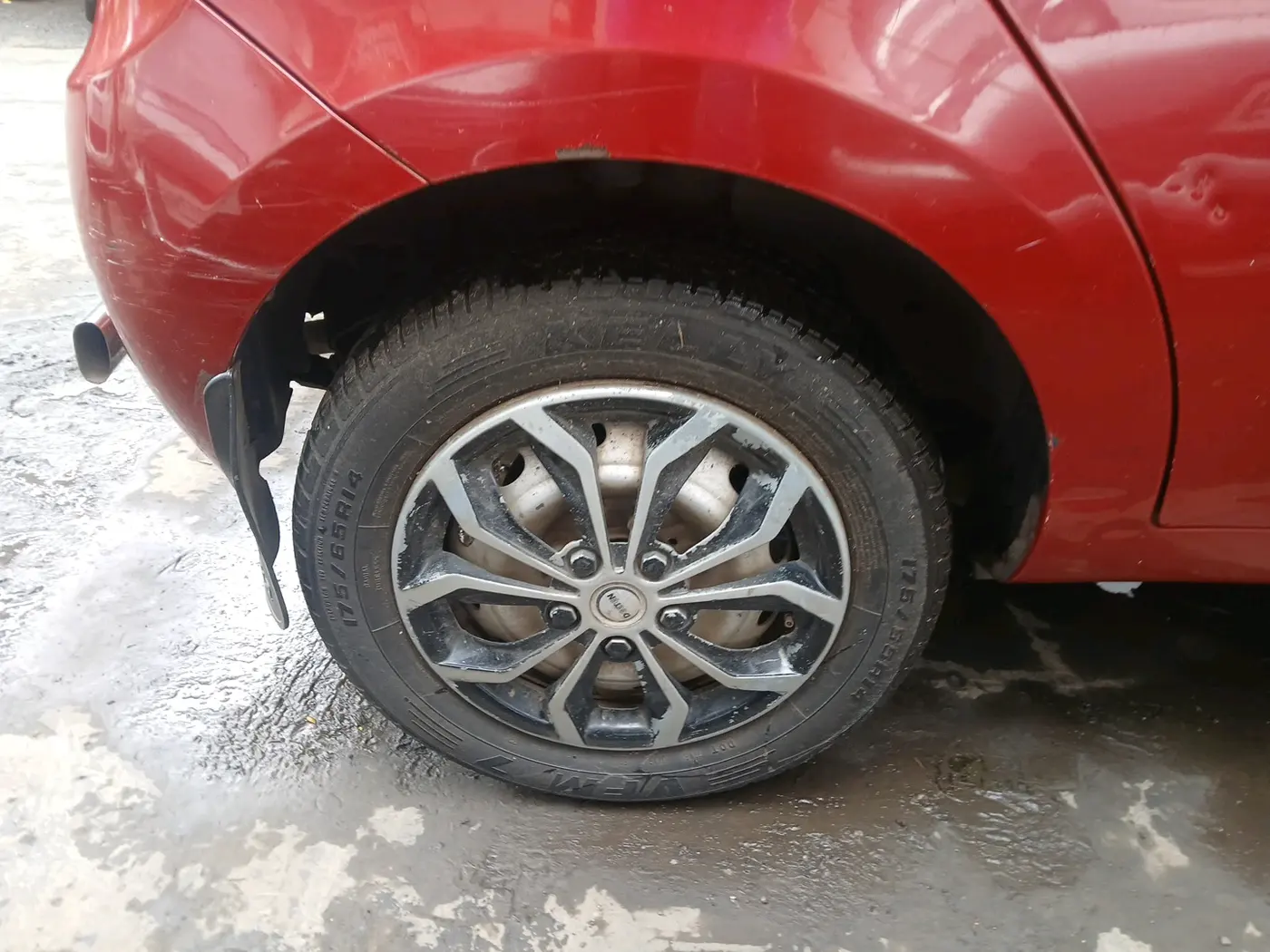 2012 Tata Indica Vista LX QUADRAJET, Diesel, Manual, 86,576 km, tyre