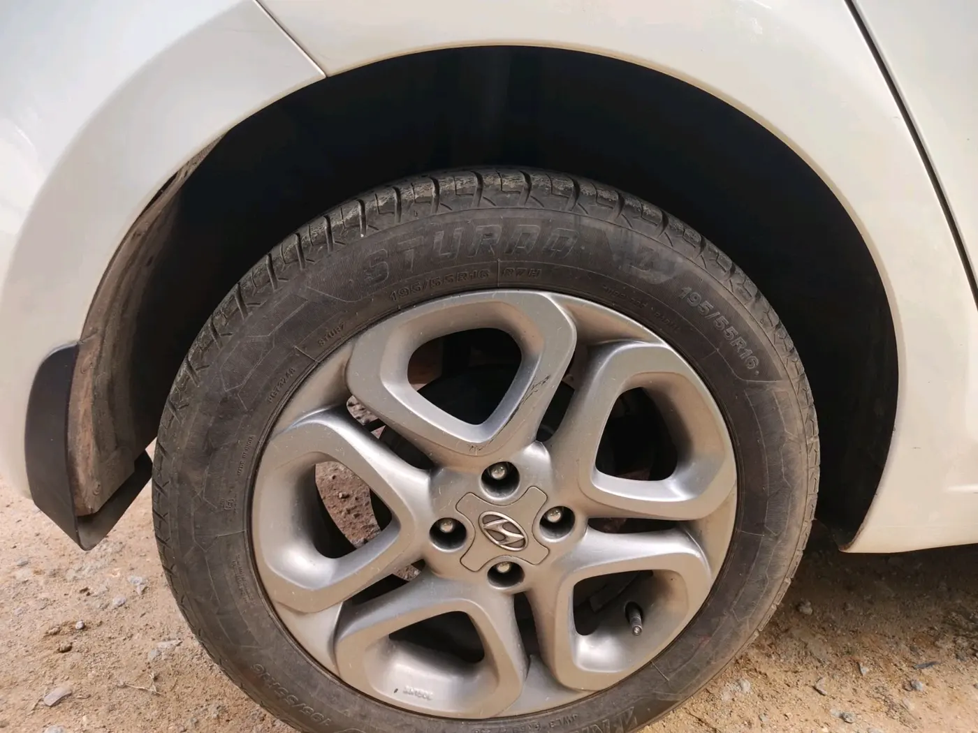 2020 Hyundai Elite i20 ASTA 1.2 (O), Petrol, Manual, 43,128 km, tyre