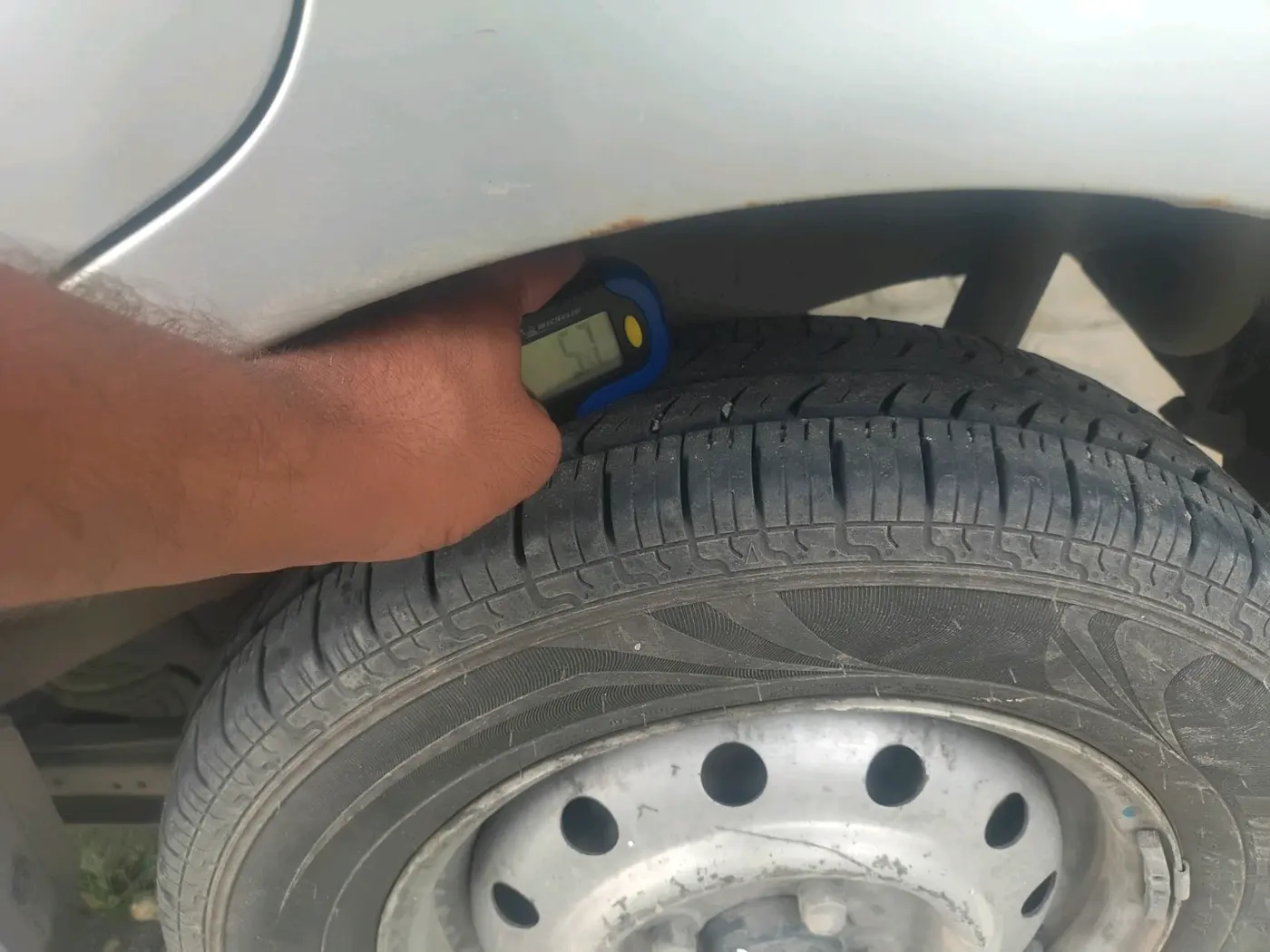 2017 Maruti Wagon R 1.0 LXI CNG, CNG, Manual, 2,21,617 km, tyre