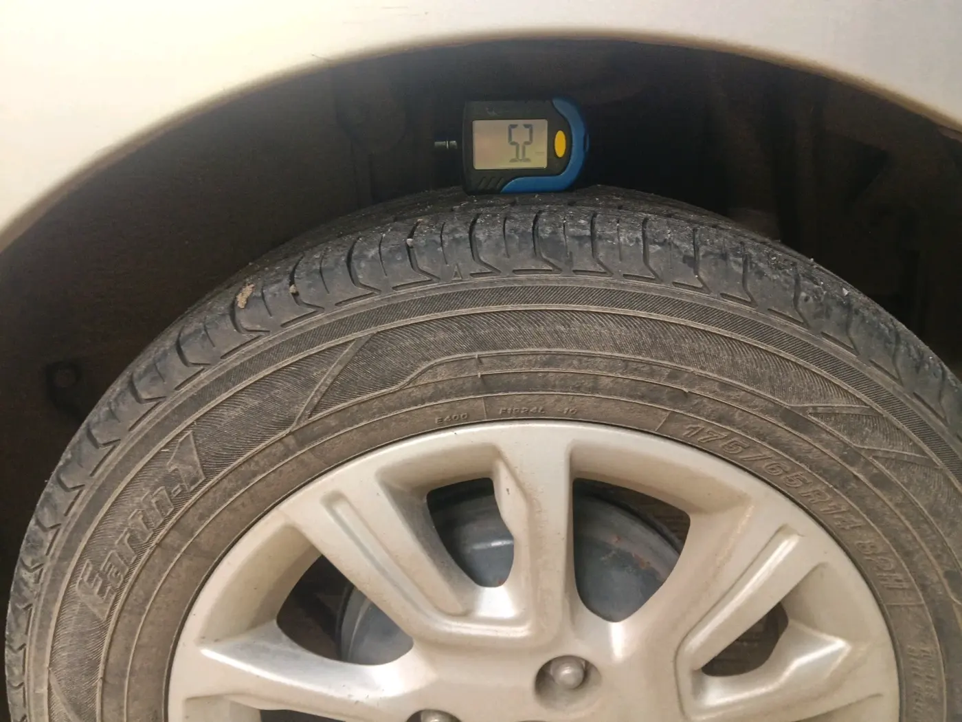 2017 Tata Tiago XZA PETROL, Petrol, Automatic, 54,052 km, tyre