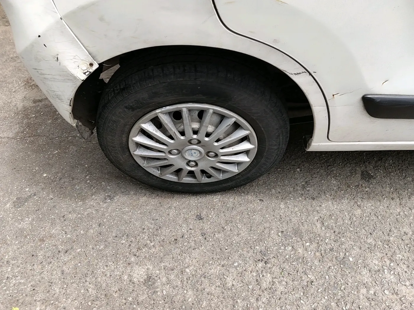 2017 Maruti Wagon R 1.0 LXI CNG, CNG, Manual, 2,21,033 km, tyre