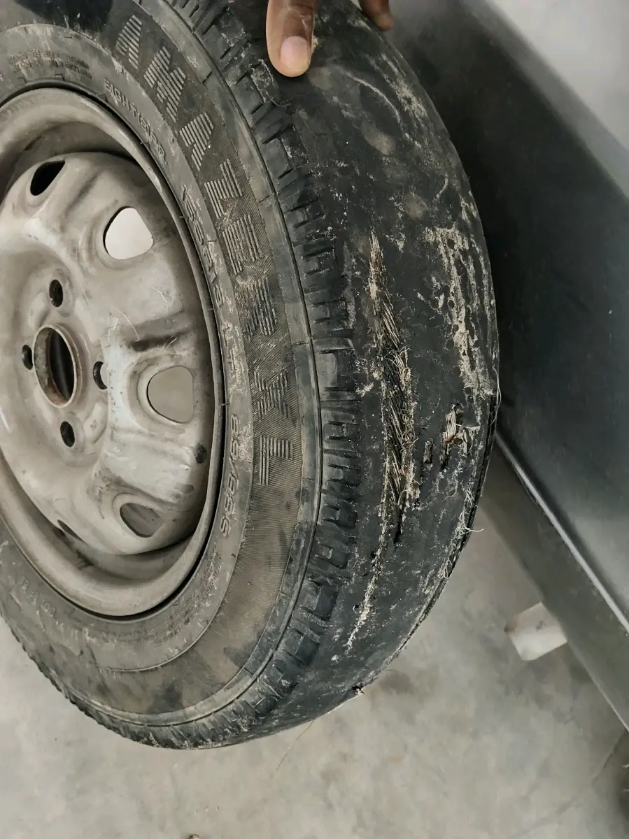 2013 Maruti Wagon R 1.0 LXI, CNG, Manual, 93,919 km, tyre