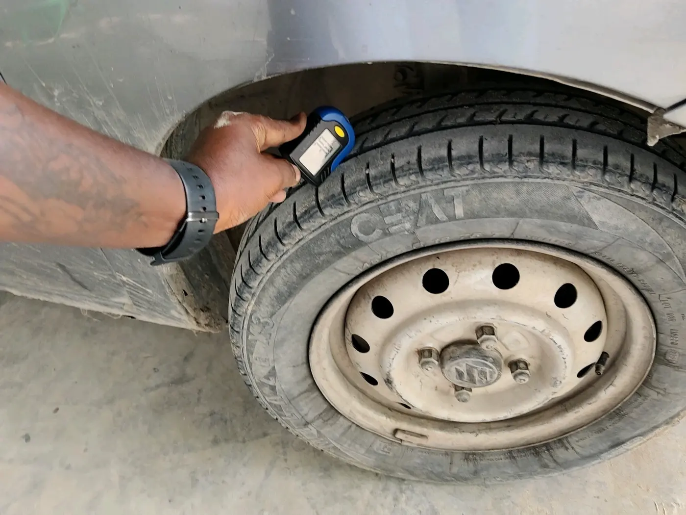 2013 Maruti Wagon R 1.0 LXI, CNG, Manual, 93,919 km, tyre