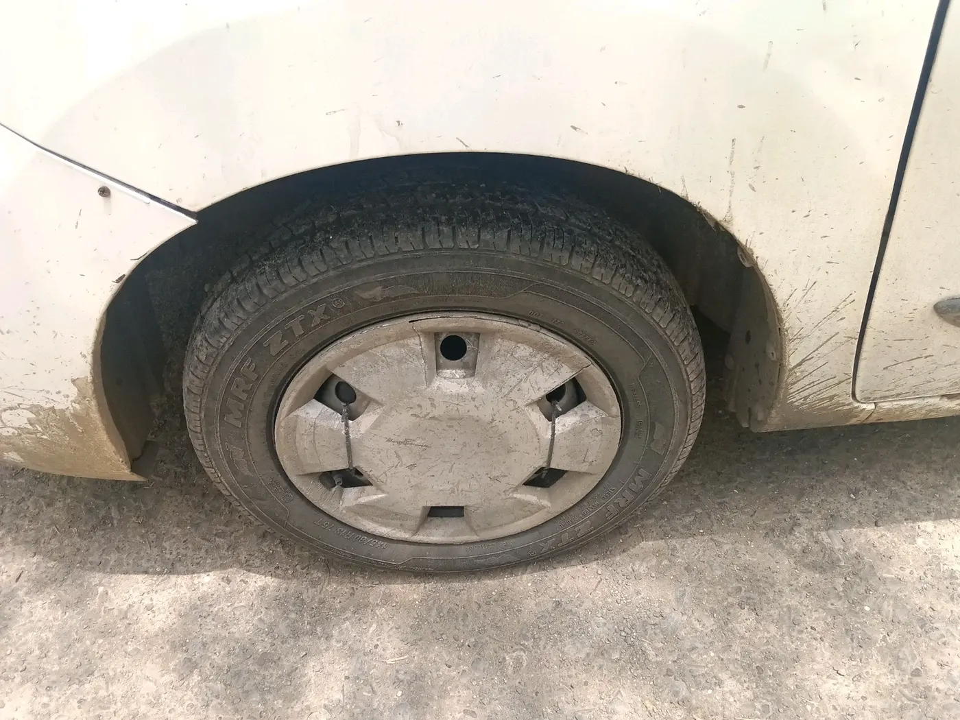 2013 Maruti Wagon R 1.0 LXI LPG, Petrol, Manual, 48,501 km, tyre