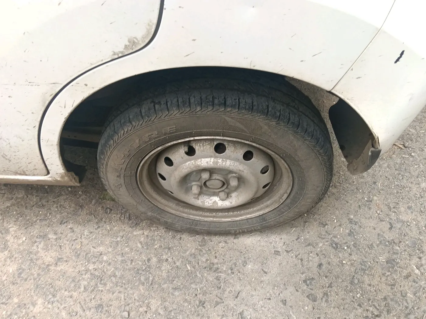 2013 Maruti Wagon R 1.0 LXI LPG, Petrol, Manual, 48,501 km, tyre