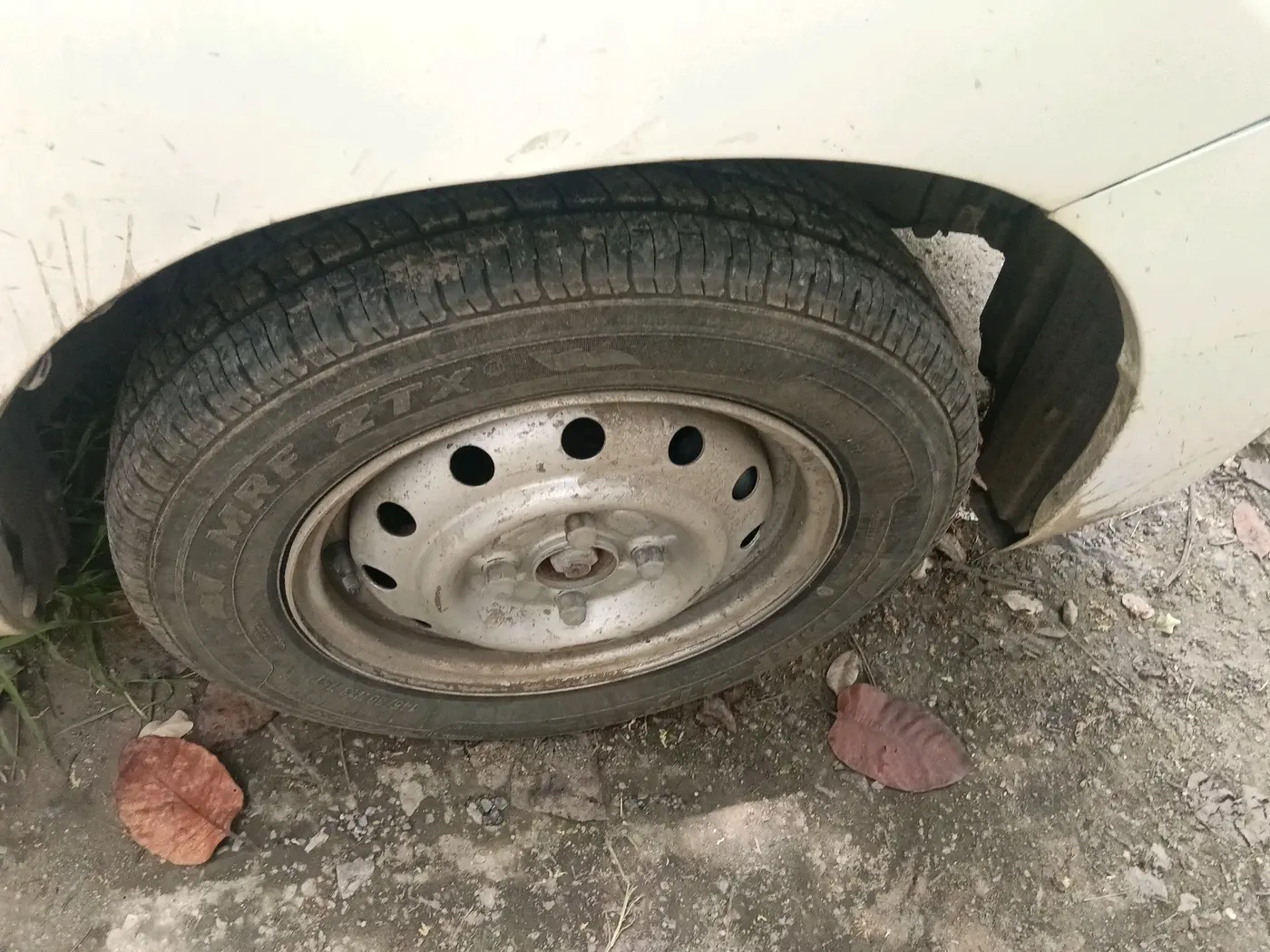 2013 Maruti Wagon R 1.0 LXI LPG, Petrol, Manual, 48,501 km, tyre