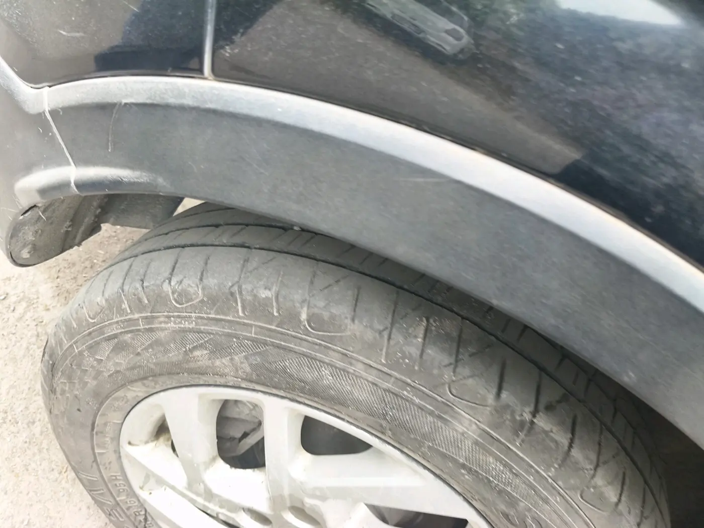 2022 Mahindra XUV300 W8 1.2 PETROL, Petrol, Manual, 67,846 km, tyre