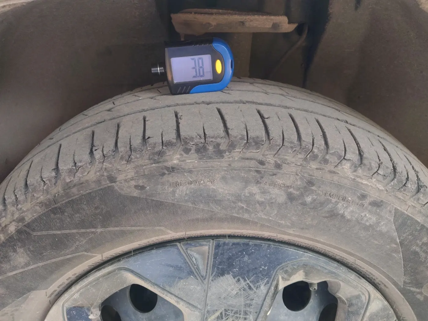 2022 Tata PUNCH ADVENTURE AMT, Petrol, Automatic, 73,520 km, tyre