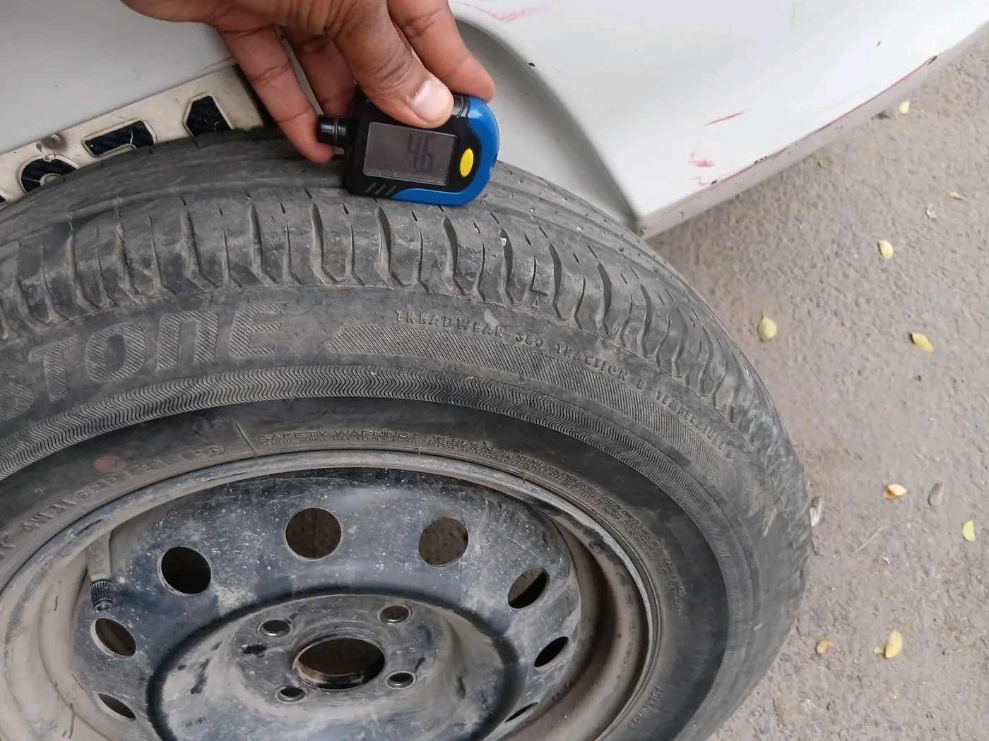 2019 Maruti Swift VXI, Petrol, Manual, 1,16,747 km, tyre