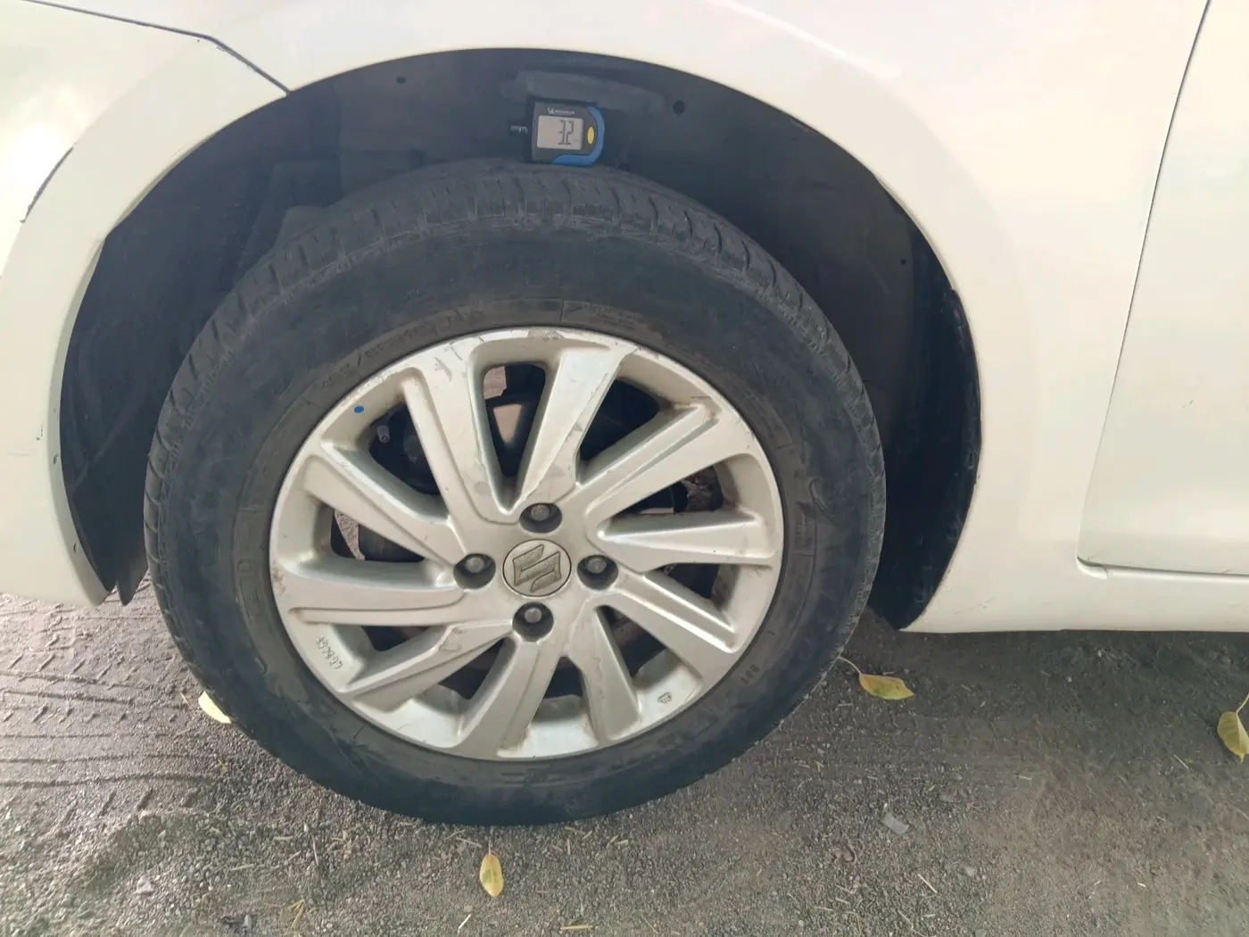 2015 Maruti Swift Dzire ZXI, Petrol, Manual, 47,870 km, tyre