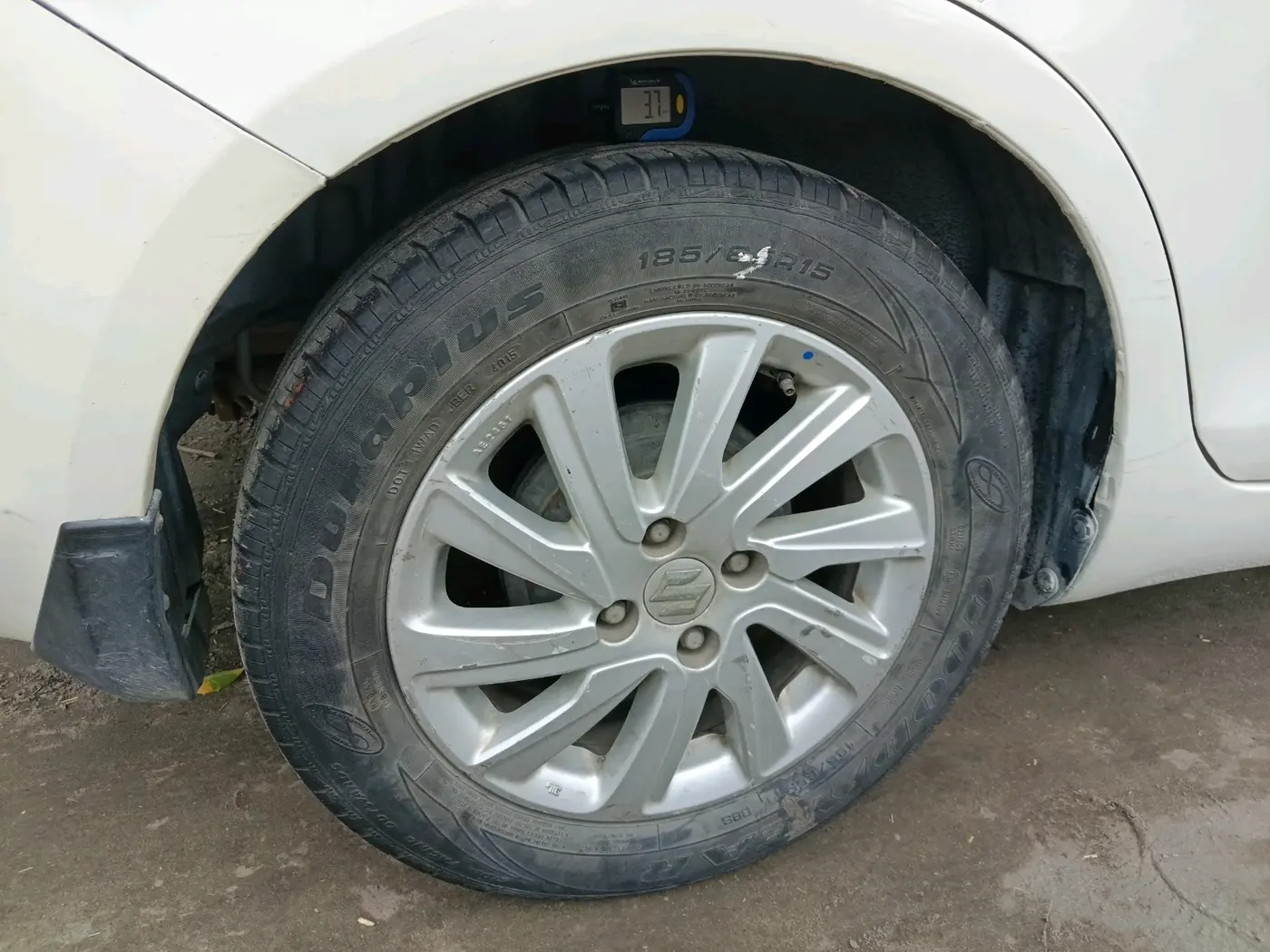 2015 Maruti Swift Dzire ZXI, Petrol, Manual, 47,870 km, tyre