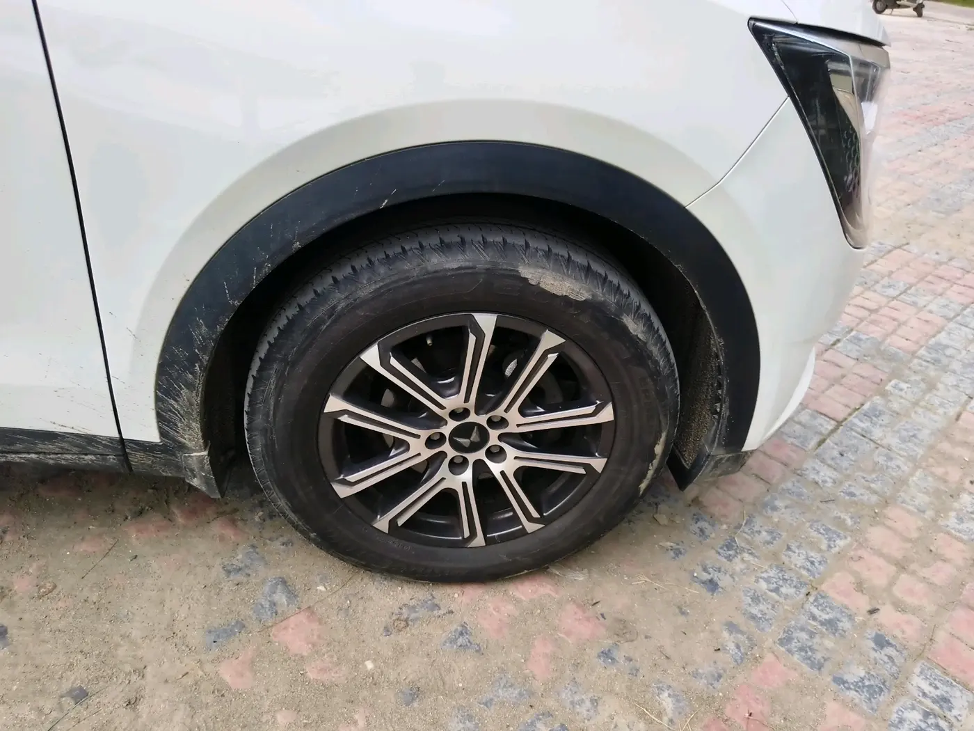 2024 Mahindra XUV700 AX 7 D AT AWD 7 STR, Diesel, Automatic, 38,786 km, tyre