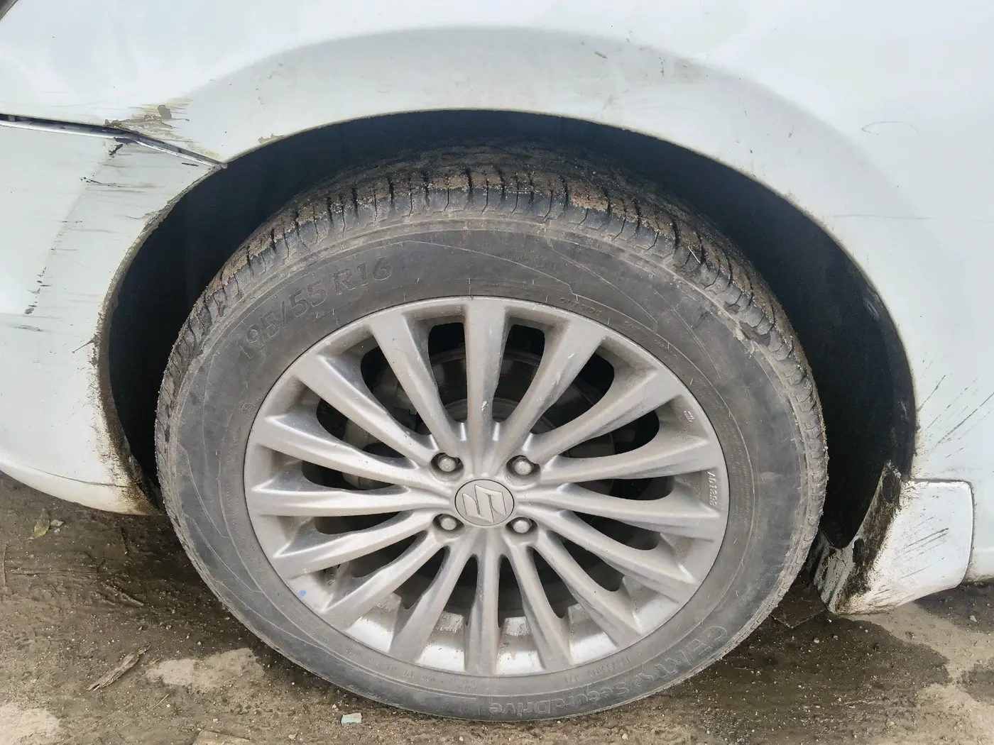 2017 Maruti Ciaz ALPHA  AT 1.4  PETROL, Petrol, Automatic, 1,47,943 km, tyre