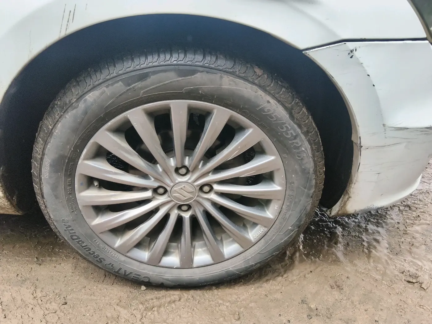 2017 Maruti Ciaz ALPHA  AT 1.4  PETROL, Petrol, Automatic, 1,47,943 km, tyre