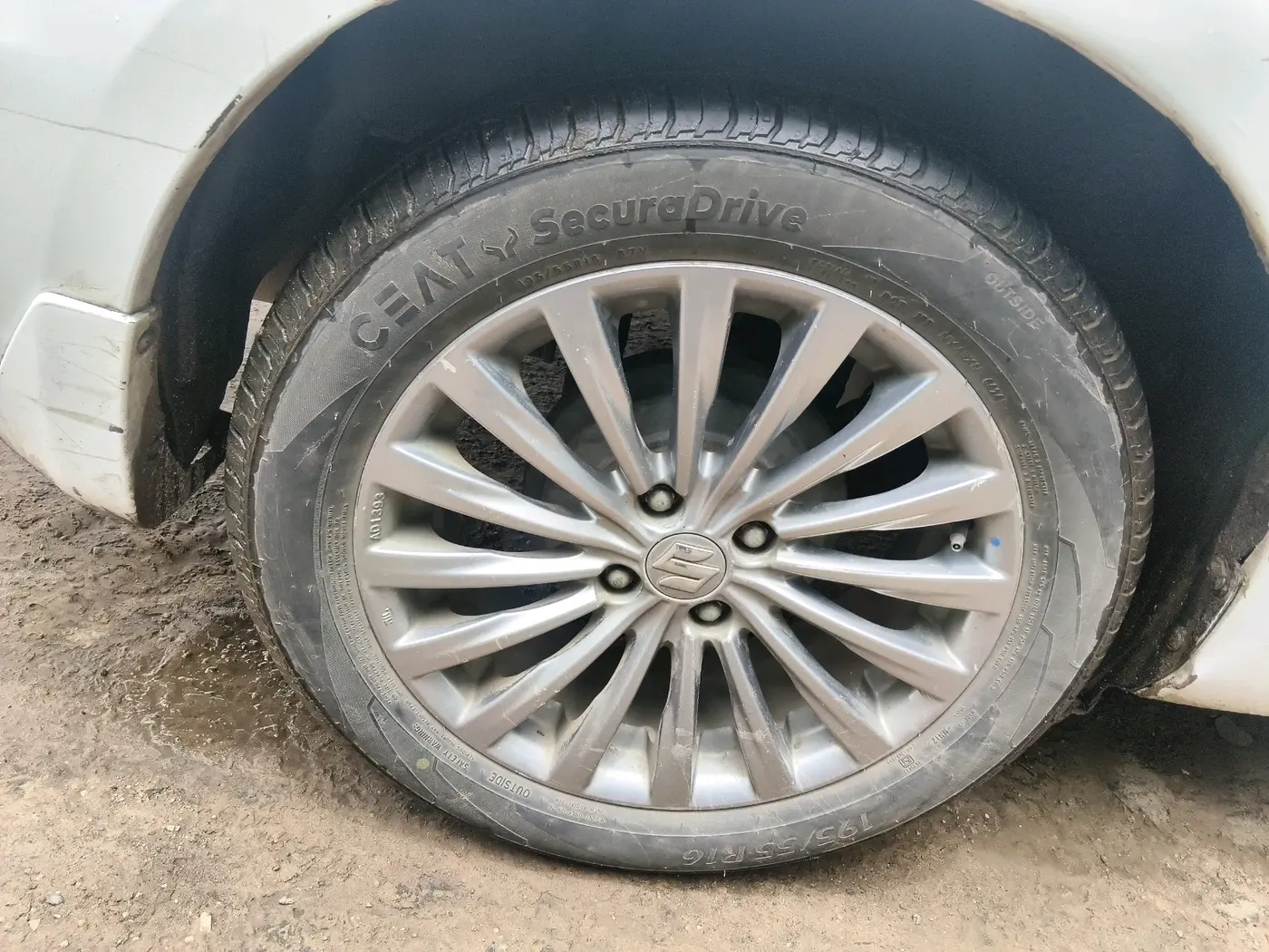 2017 Maruti Ciaz ALPHA  AT 1.4  PETROL, Petrol, Automatic, 1,47,943 km, tyre