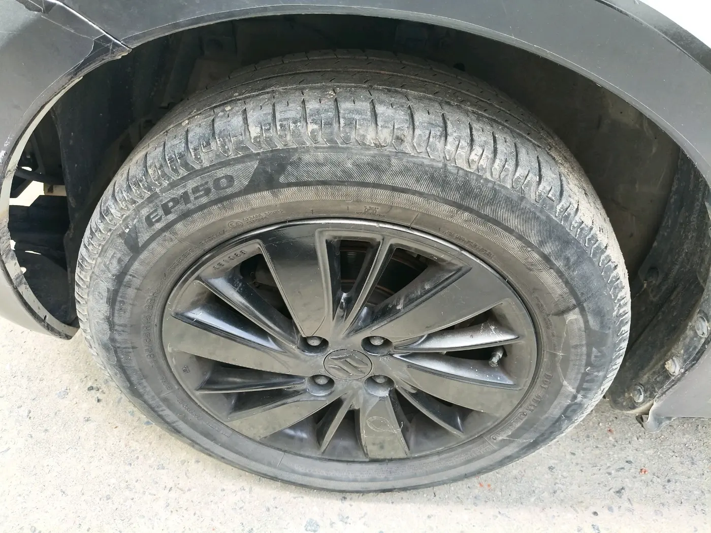 2015 Maruti Swift ZXI, Petrol, Manual, 1,34,268 km, tyre