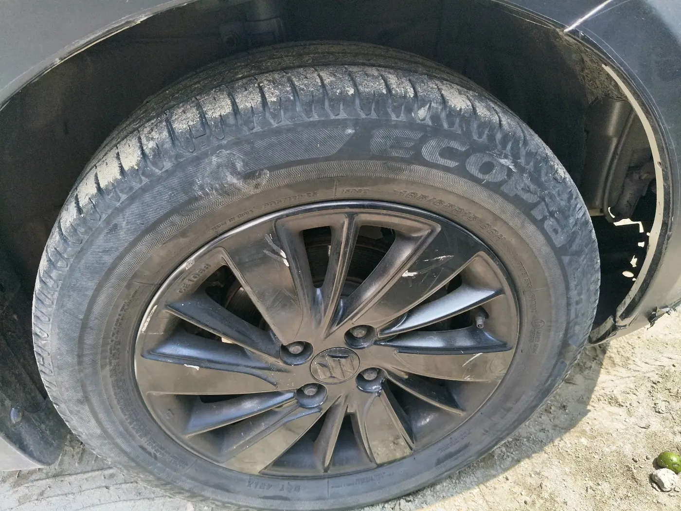 2015 Maruti Swift ZXI, Petrol, Manual, 1,34,268 km, tyre