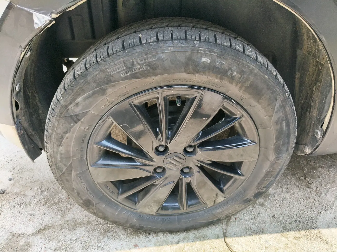 2015 Maruti Swift ZXI, Petrol, Manual, 1,34,268 km, tyre