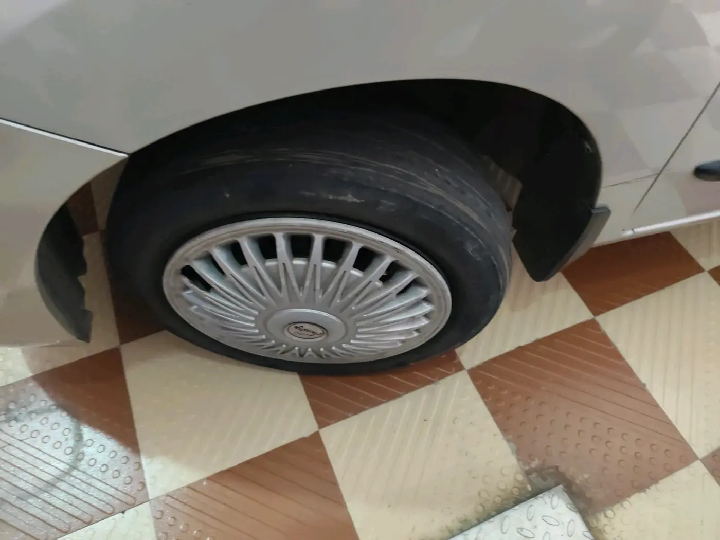 2015 Maruti Wagon R 1.0 VXI, Petrol, Manual, 75,793 km, tyre