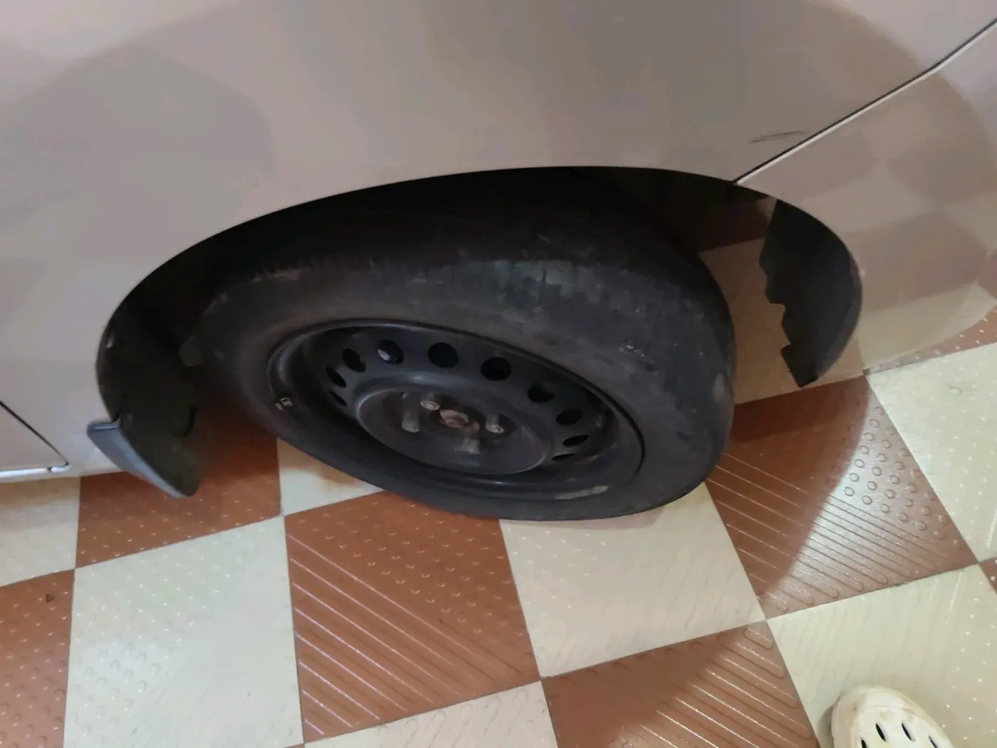 2015 Maruti Wagon R 1.0 VXI, Petrol, Manual, 75,793 km, tyre