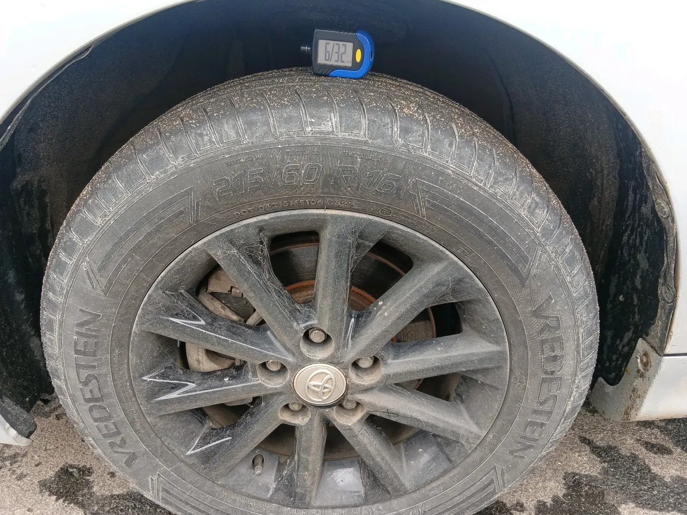 2013 Toyota Camry 2.5L AT, Petrol, Automatic, 90,974 km, tyre