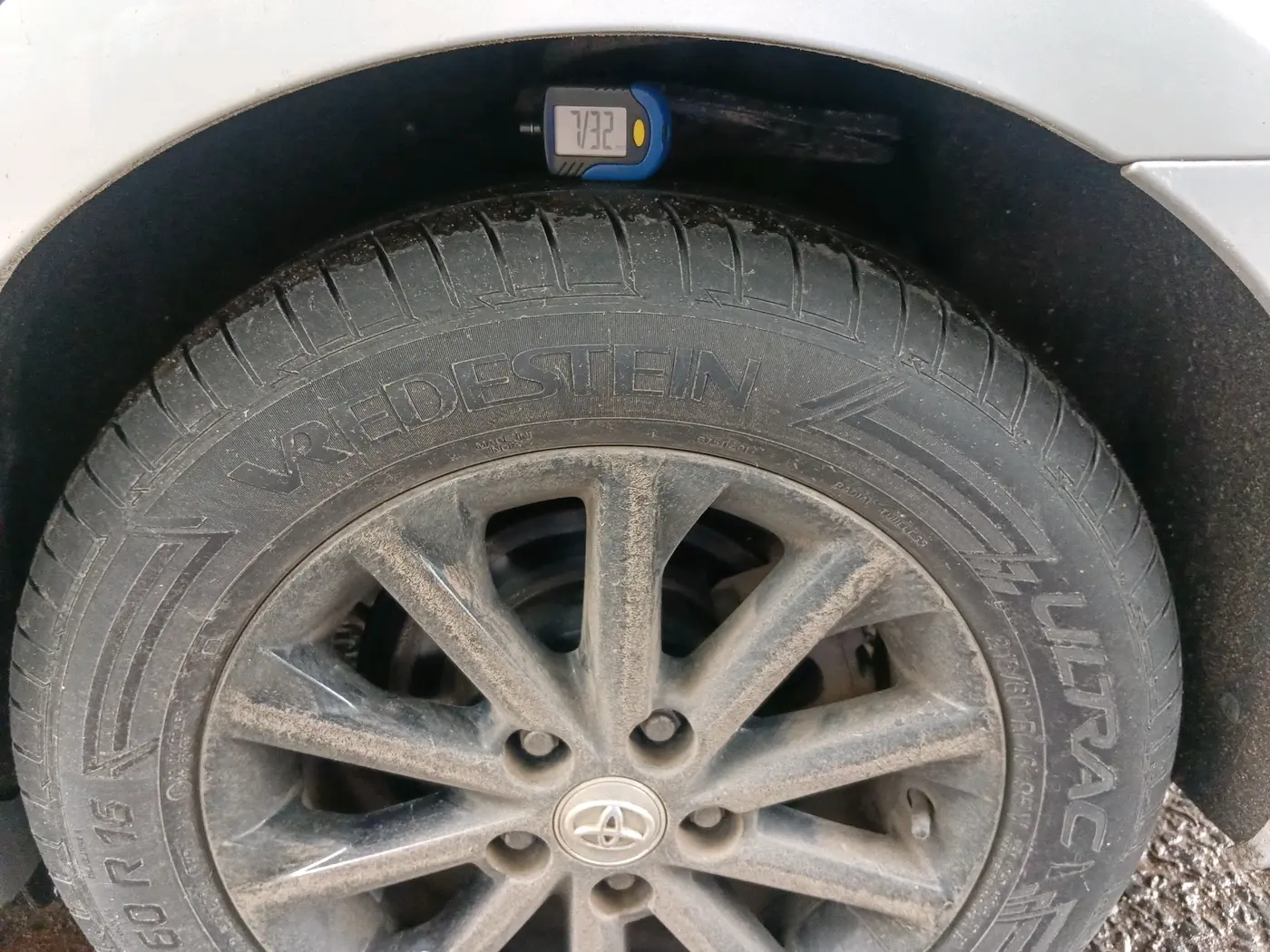 2013 Toyota Camry 2.5L AT, Petrol, Automatic, 90,974 km, tyre