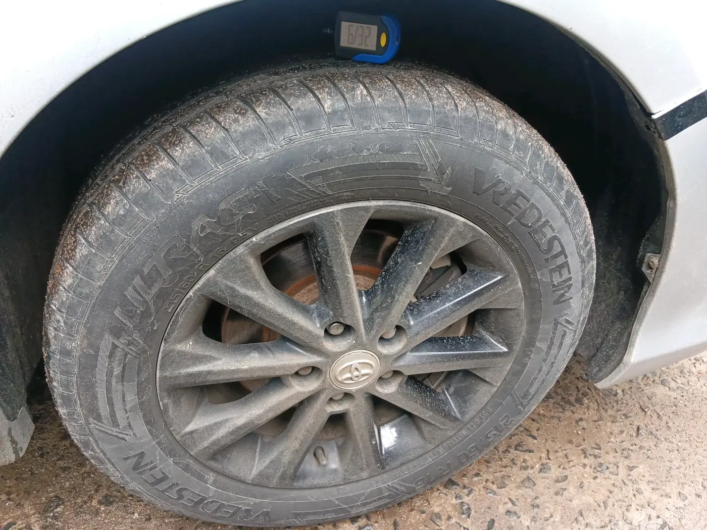 2013 Toyota Camry 2.5L AT, Petrol, Automatic, 90,974 km, tyre