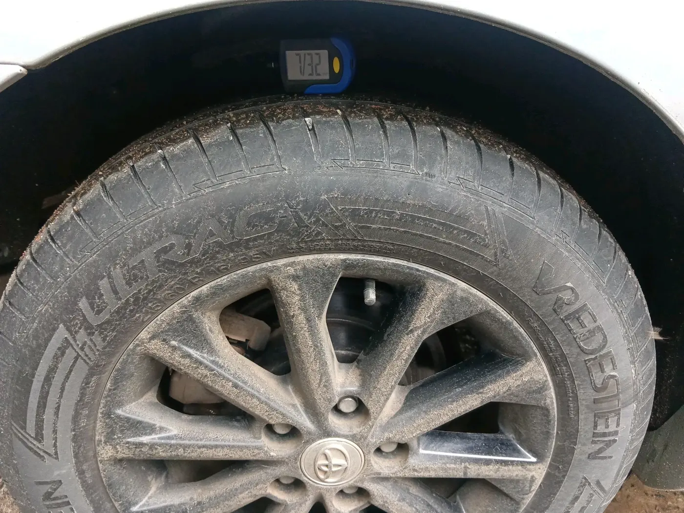 2013 Toyota Camry 2.5L AT, Petrol, Automatic, 90,974 km, tyre