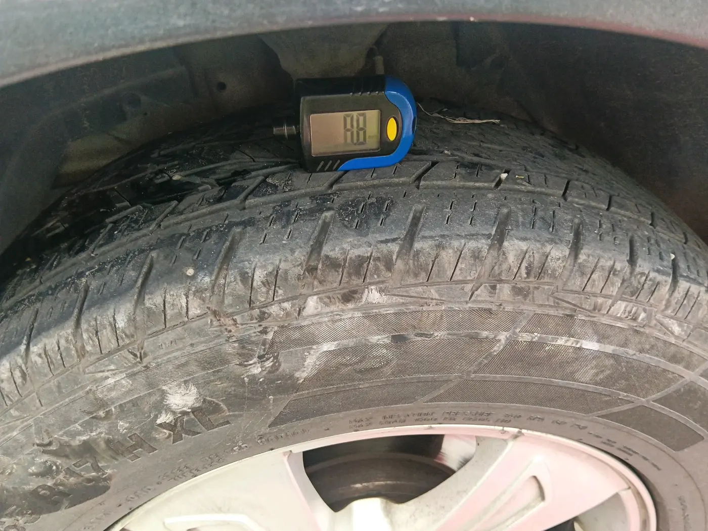 2014 Mahindra XUV500 W8, Diesel, Manual, 1,64,061 km, tyre