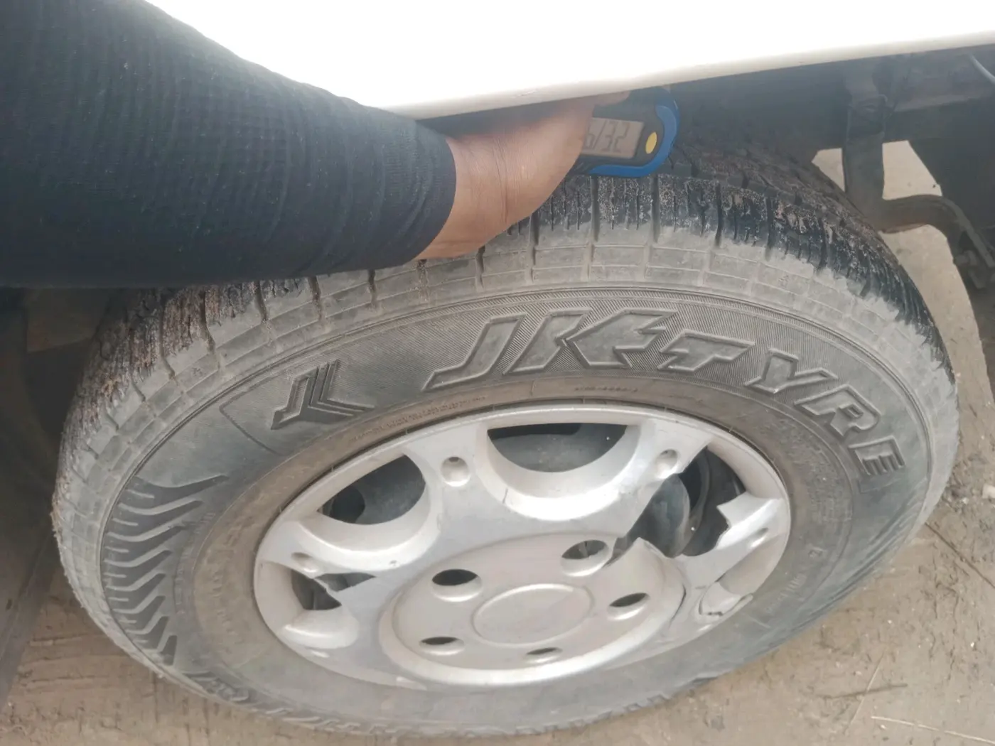 2012 Mahindra Bolero SLX BS-III, Diesel, Manual, 3,50,450 km, tyre