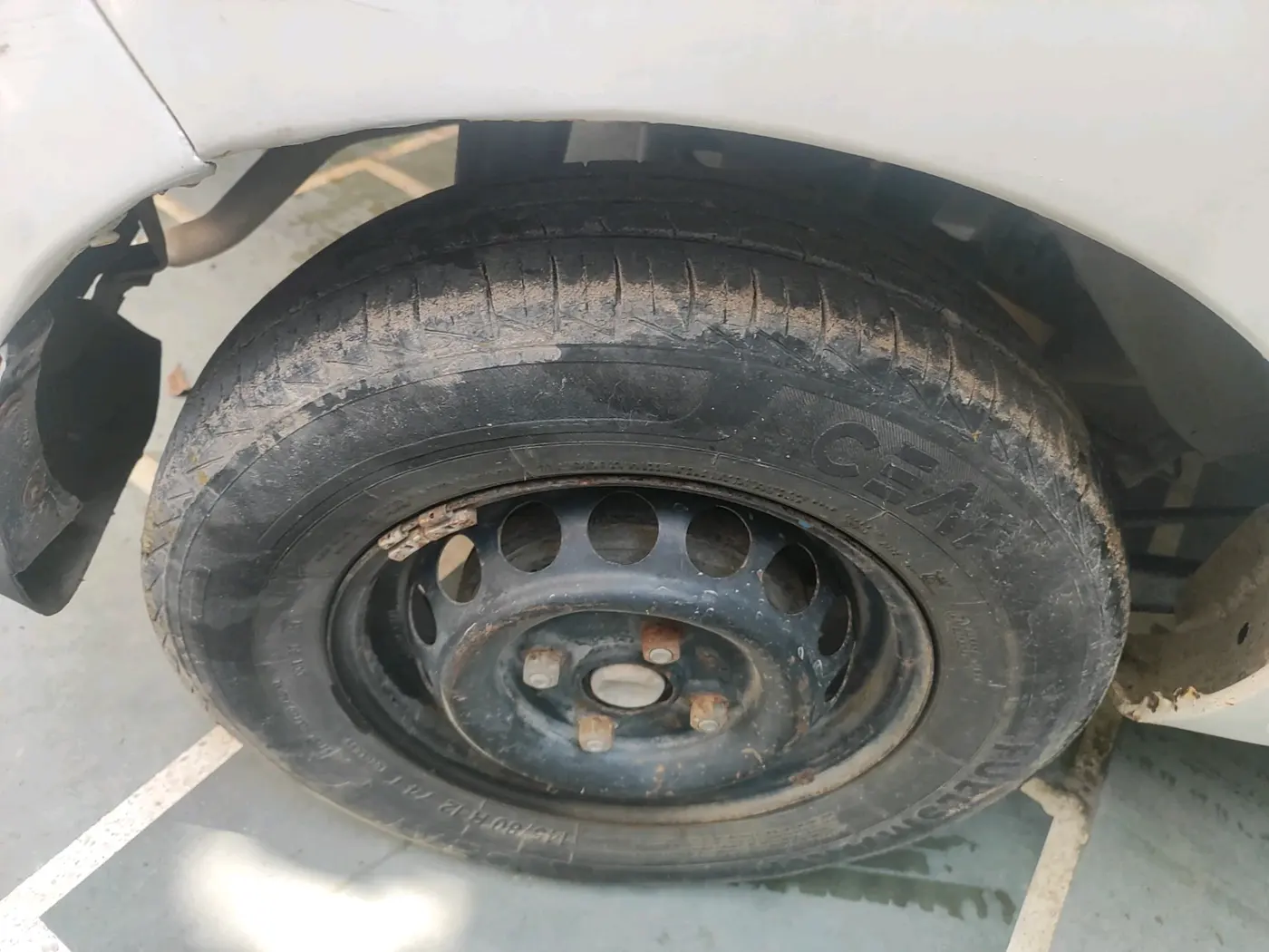 2020 Maruti Alto LXI CNG, CNG, Manual, 62,424 km, tyre