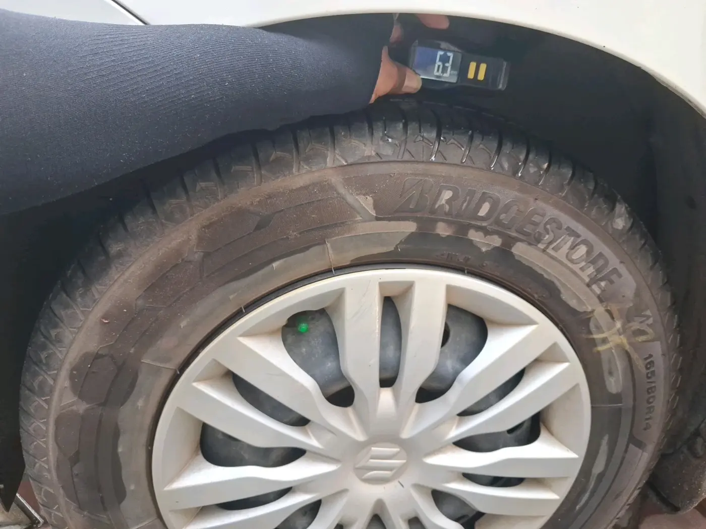 2018 Maruti Dzire VXI AMT, Petrol, Automatic, 1,04,514 km, tyre