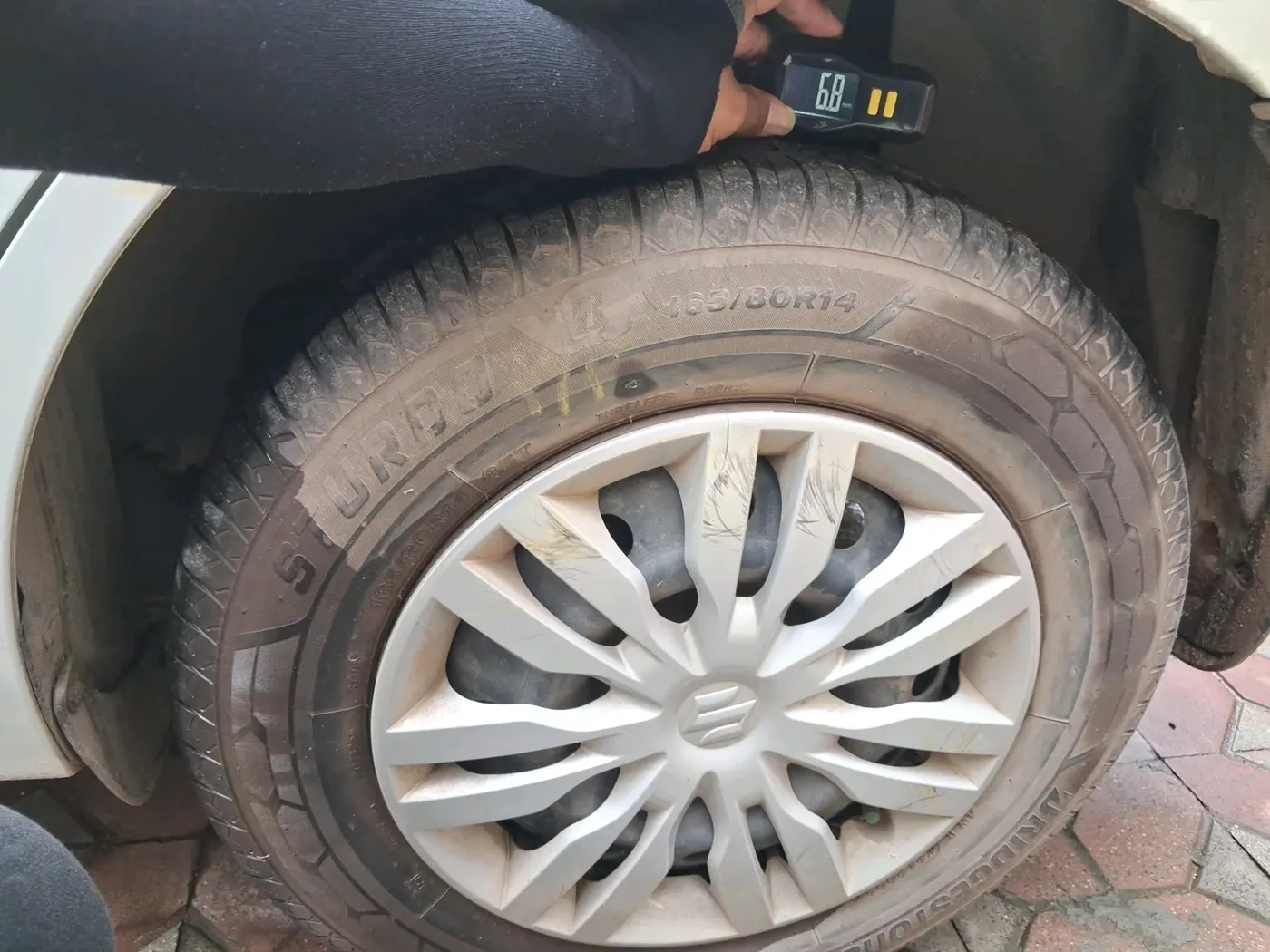 2018 Maruti Dzire VXI AMT, Petrol, Automatic, 1,04,514 km, tyre
