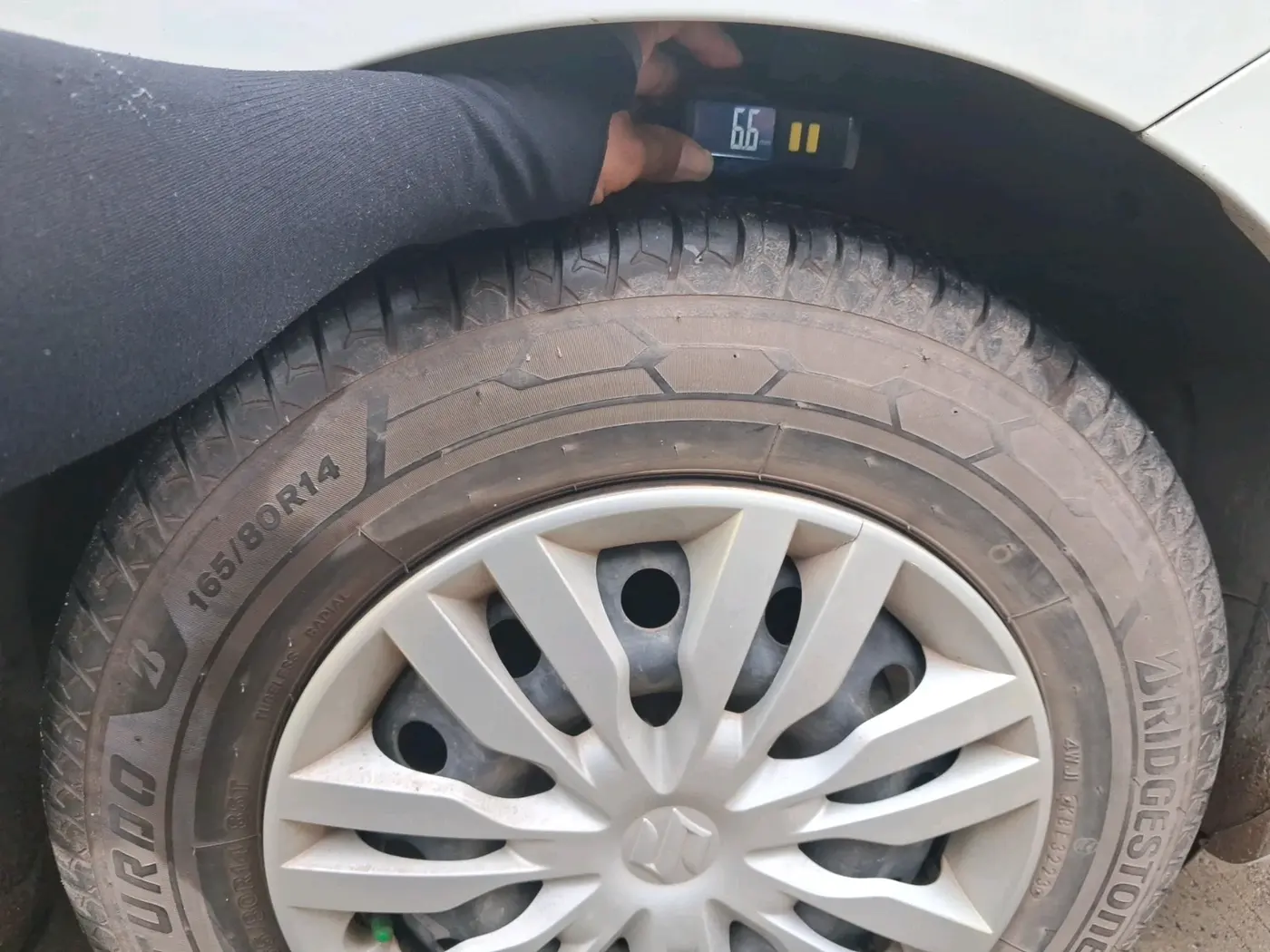 2018 Maruti Dzire VXI AMT, Petrol, Automatic, 1,04,514 km, tyre