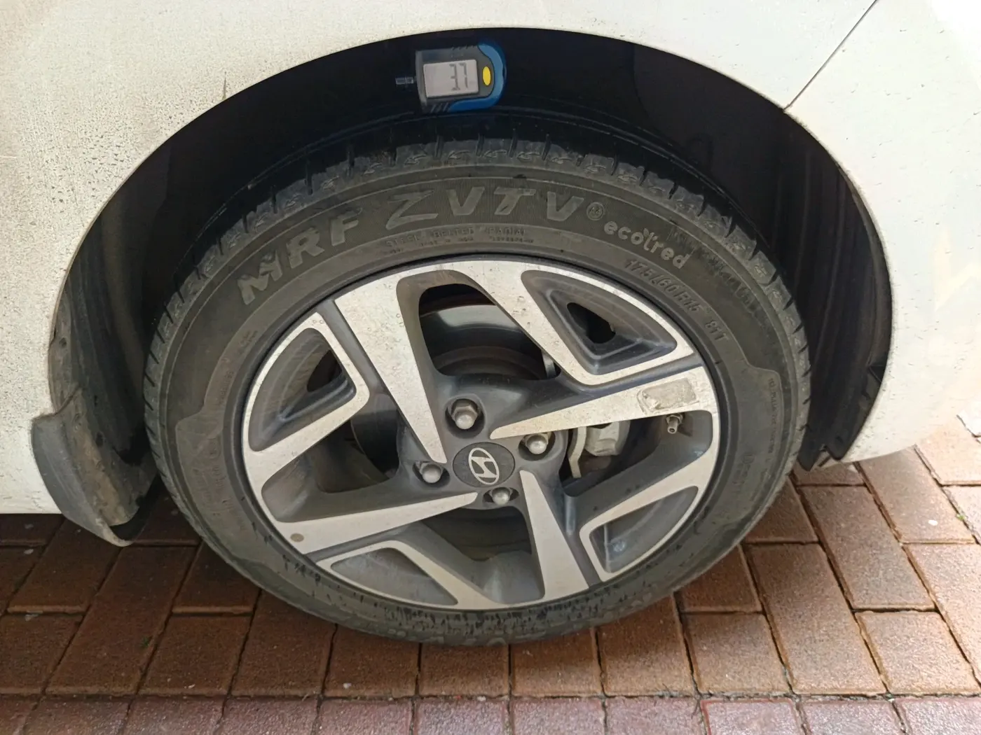 2024 Hyundai AURA SX 1.2 CNG, CNG, Manual, 20,321 km, tyre