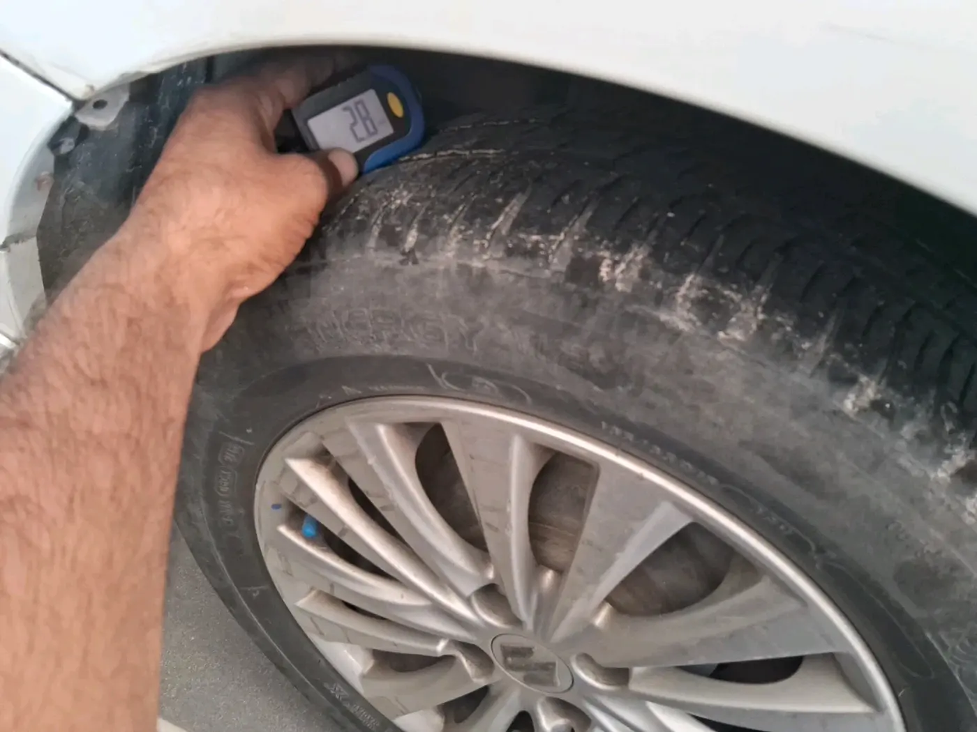2015 Maruti Ciaz ZXI, Petrol, Manual, 88,491 km, tyre