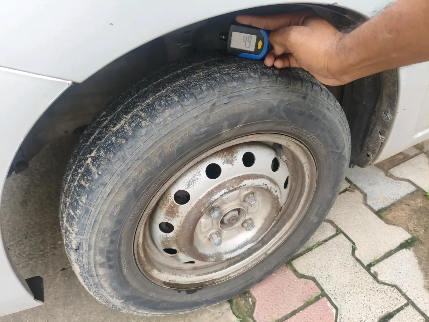 2012 Maruti Wagon R 1.0 LXI, Petrol, Manual, 2,65,085 km, tyre