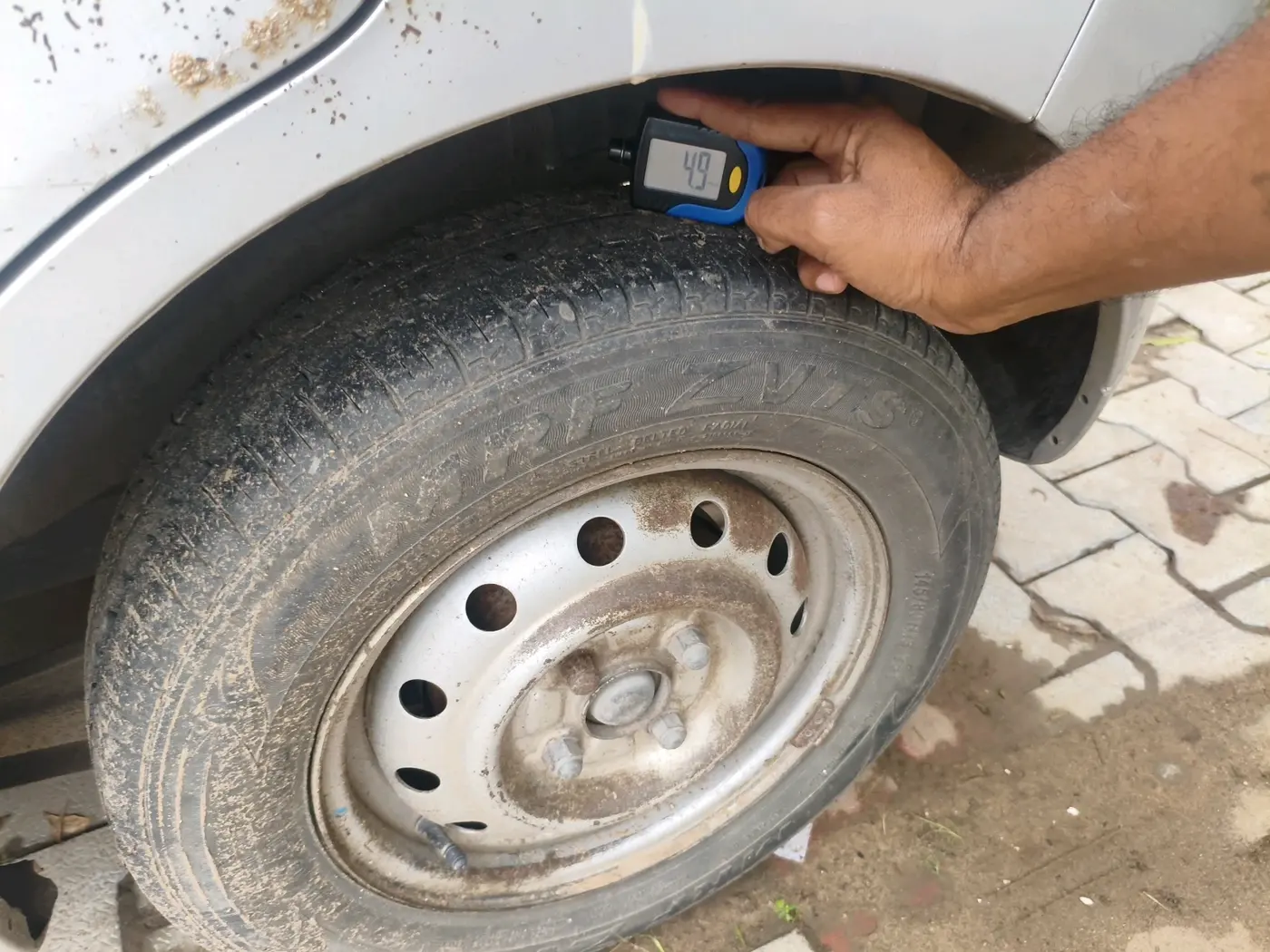 2012 Maruti Wagon R 1.0 LXI, Petrol, Manual, 2,65,085 km, tyre