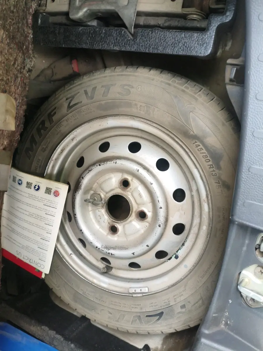 2012 Maruti Wagon R 1.0 LXI, Petrol, Manual, 2,65,085 km, tyre