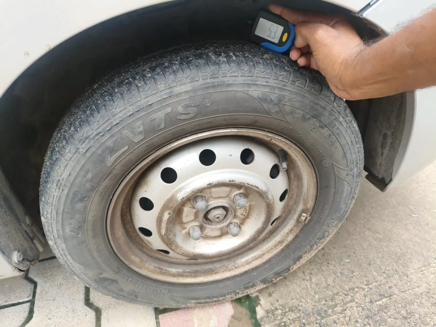 2012 Maruti Wagon R 1.0 LXI, Petrol, Manual, 2,65,085 km, tyre