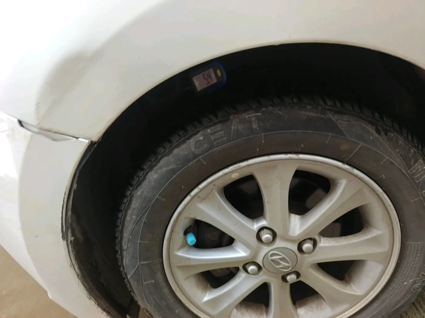 2015 Hyundai Grand i10 ASTA AT 1.2 KAPPA VTVT, CNG, Automatic, 1,15,511 km, tyre