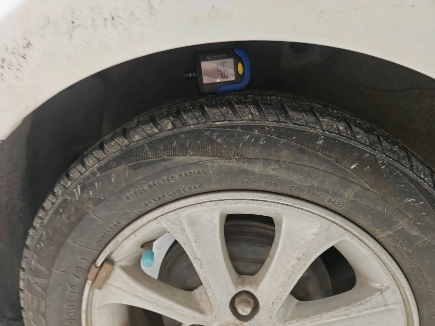 2015 Hyundai Grand i10 ASTA AT 1.2 KAPPA VTVT, CNG, Automatic, 1,15,511 km, tyre