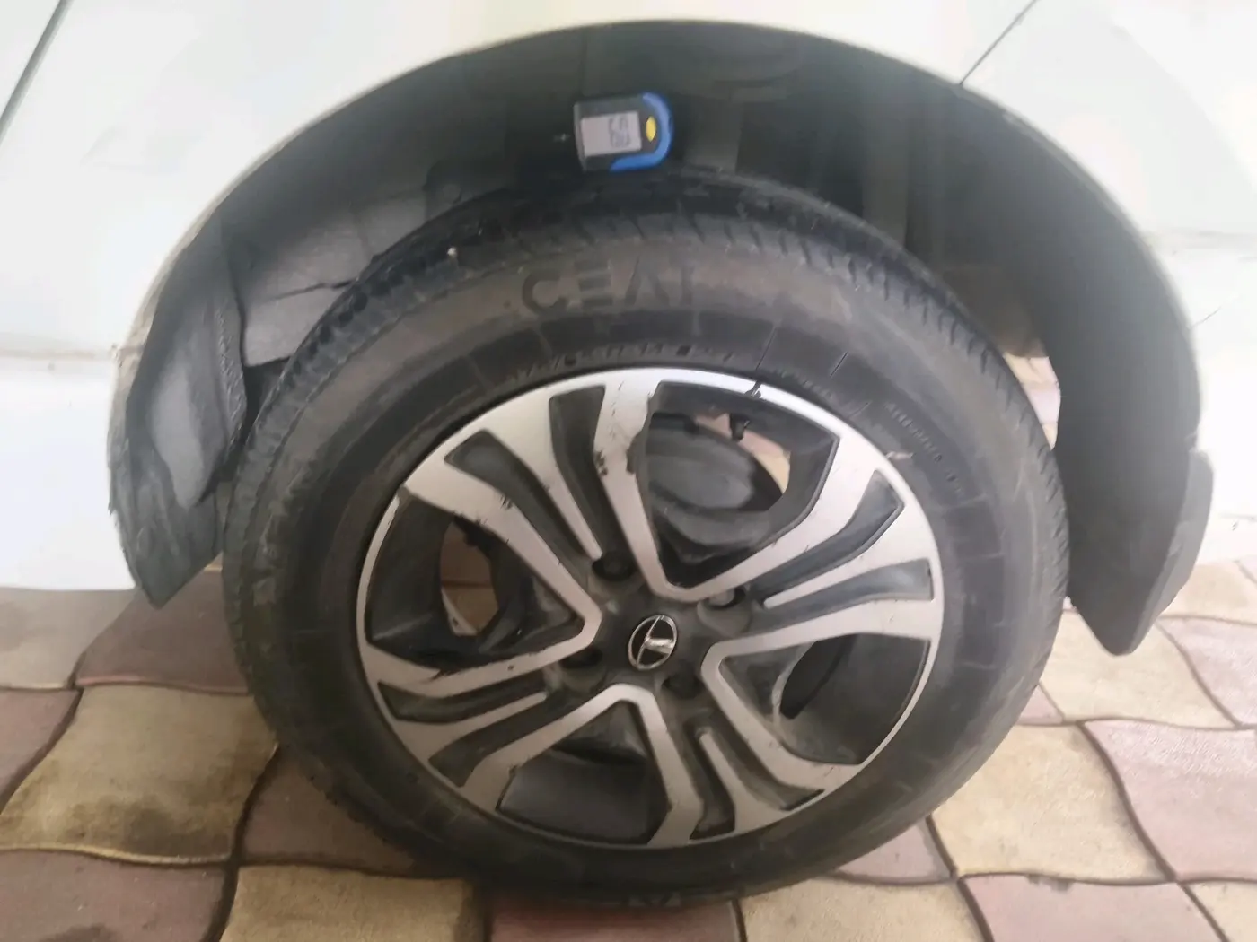 2022 Tata TIGOR XZ PLUS CNG, CNG, Manual, 84,542 km, tyre