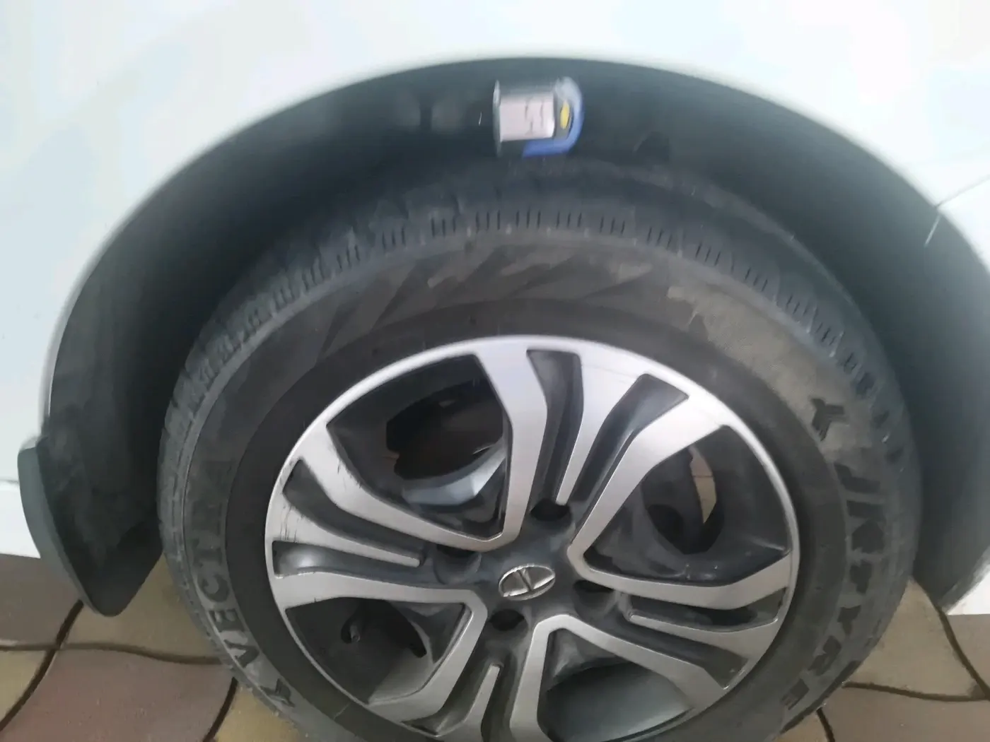 2022 Tata TIGOR XZ PLUS CNG, CNG, Manual, 84,542 km, tyre