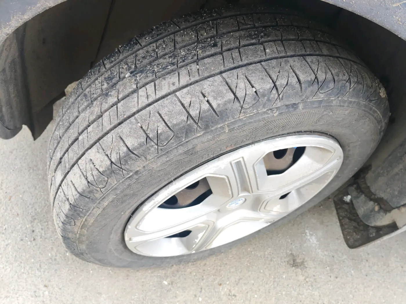2018 Tata NEXON XM PETROL, CNG, Manual, 76,047 km, tyre
