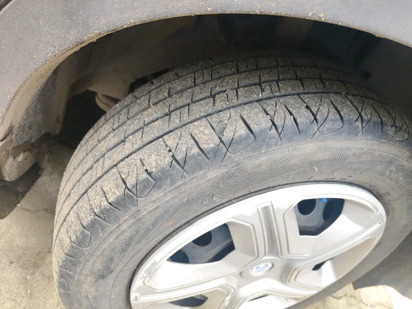 2018 Tata NEXON XM PETROL, CNG, Manual, 76,047 km, tyre
